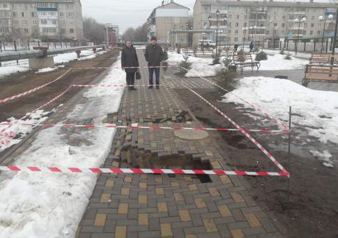 В Уральске разрушается бульвар, построенный за 90 млн тенге в прошлом году